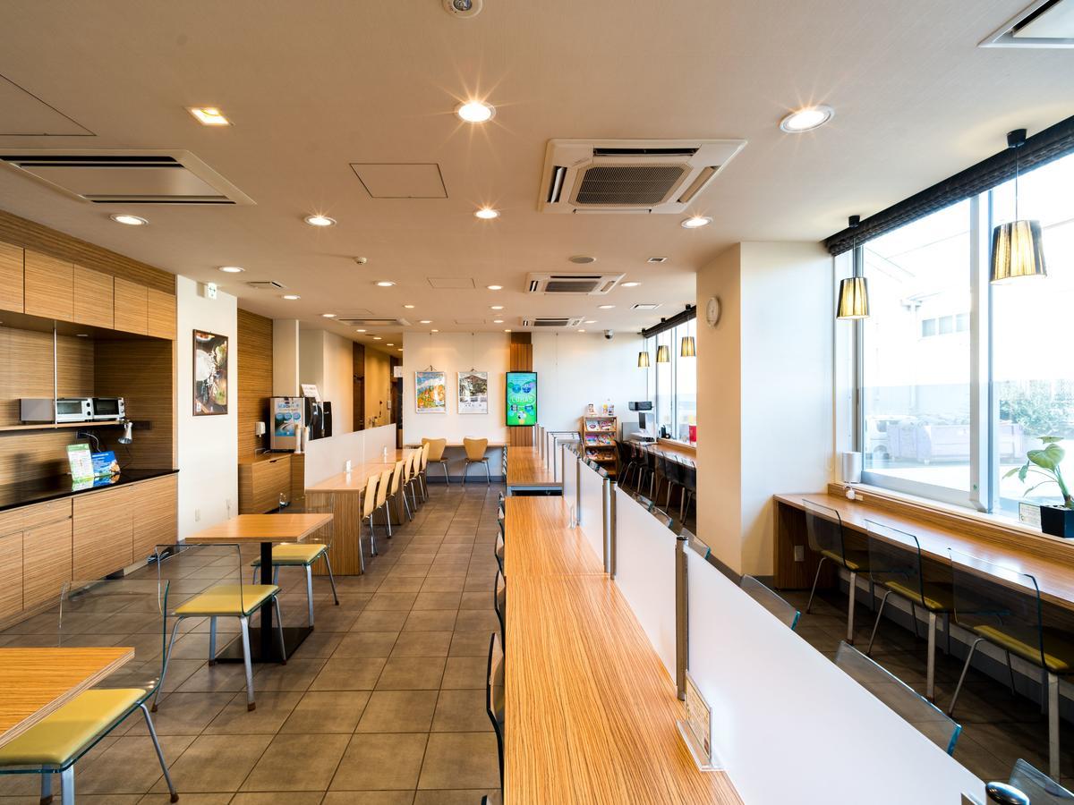 超级酒店-新居滨 新居滨市 外观 照片